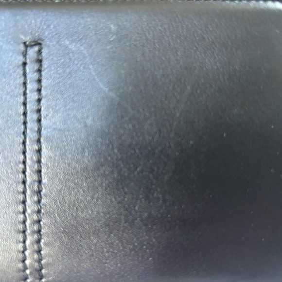NWOT Tod’s Women’s Leather Wallet in Black , a few light scuffs but never used - Picture 7 of 8